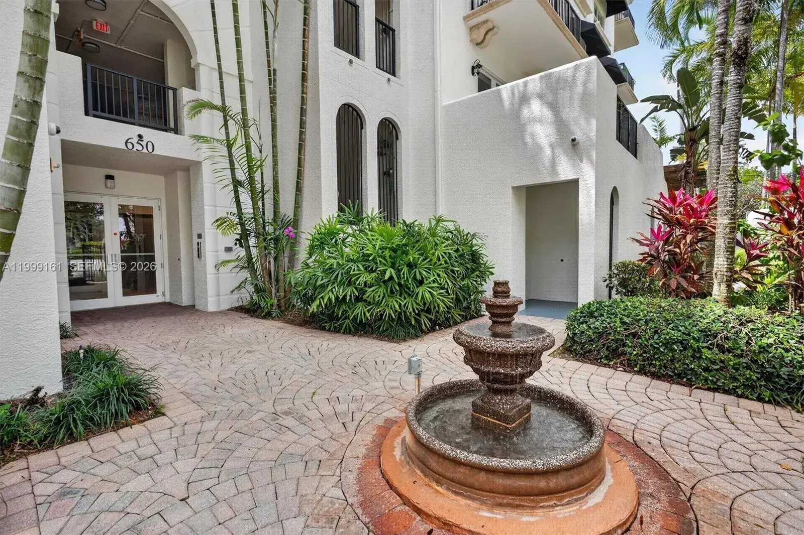 3 bedroom 3 bath for sale at 650 Valencia Ave # 302, Coral Gables FL 33134