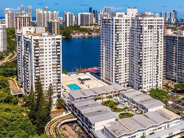 2 bedroom 2 bath Residential for sale at 2780 NE 183rd St # 1802, Aventura FL 33160