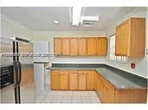 129 SE 5th St, Hallandale Beach FL 33009