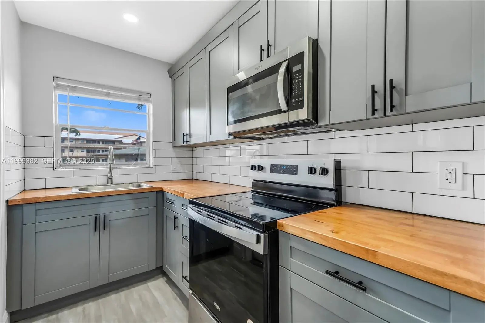 1 bedroom 1 bath Residential Lease for rent at 5300 Washington St # A137, Hollywood FL 33021