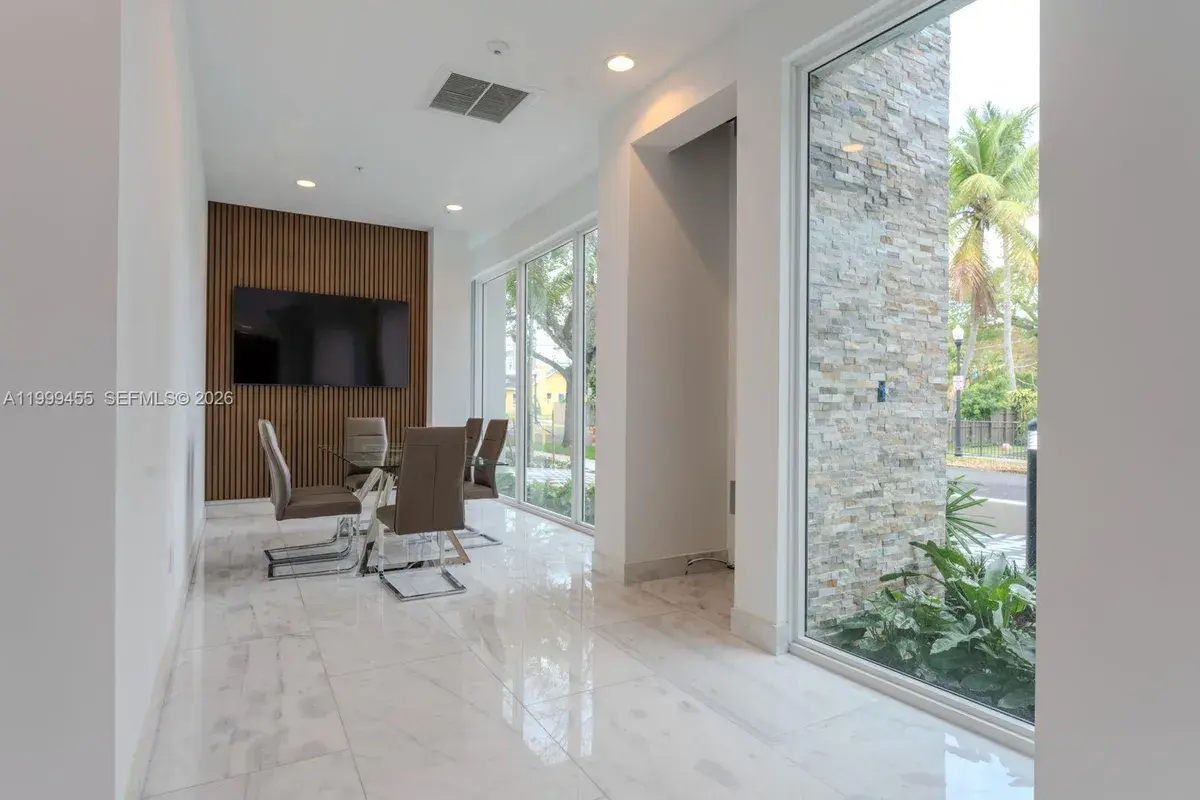 1850 Monroe St # 410, Hollywood FL 33020