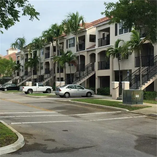 3 bedroom 2 bath Residential Lease for rent at 5800 W Sample Rd # 307, Coral Springs FL 33067