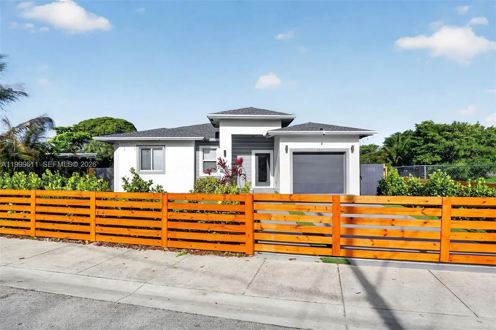 655 NW 24 avenue, Fort Lauderdale FL 33311