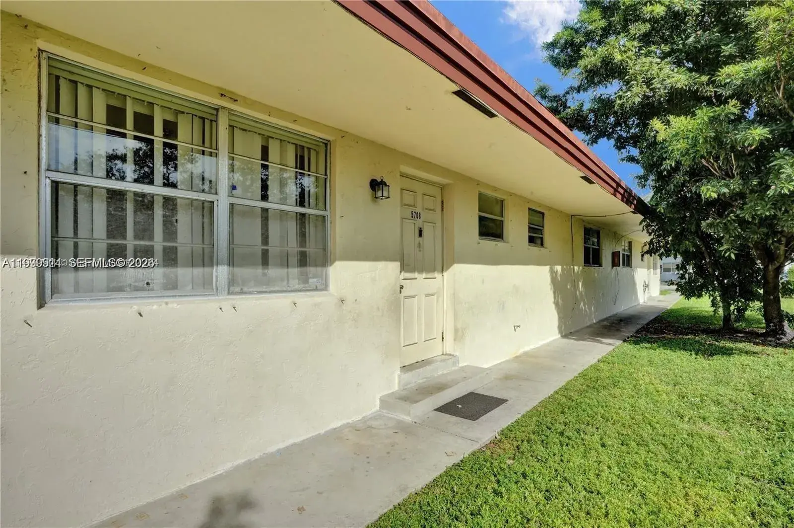 5706 Lincoln St, Hollywood FL 33021