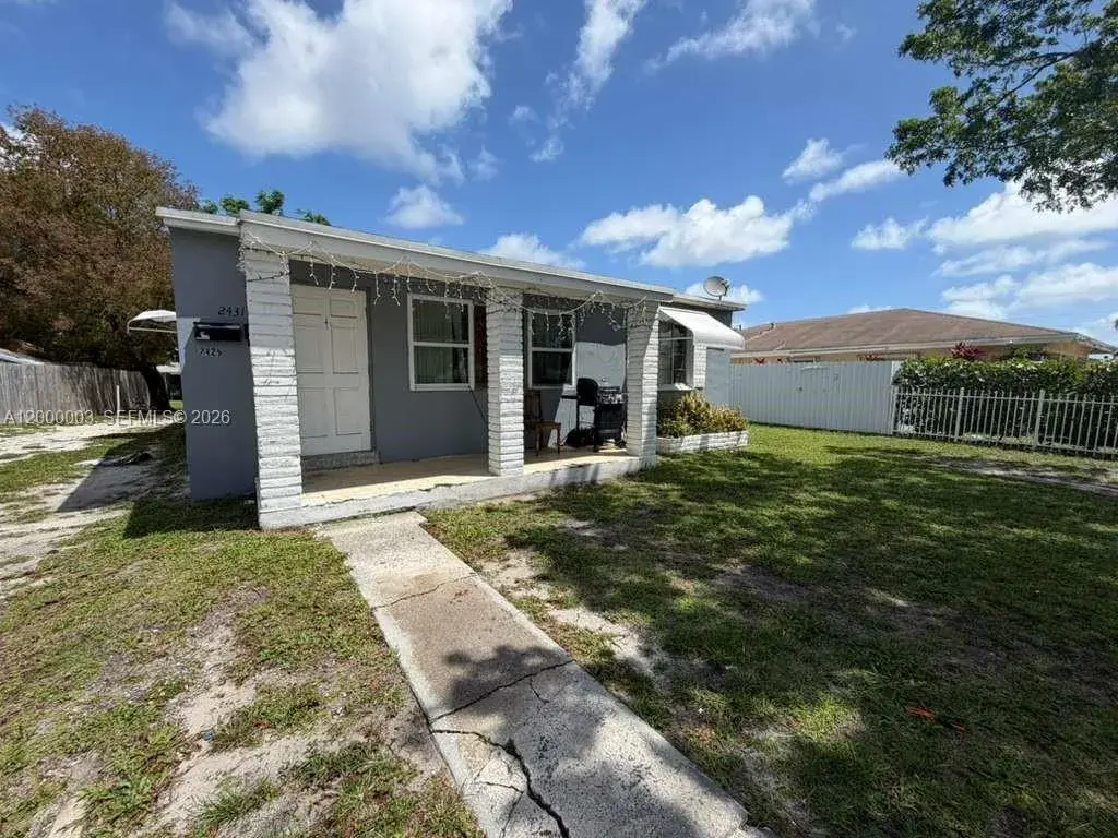 2431 Plunkett St, Hollywood FL 33020