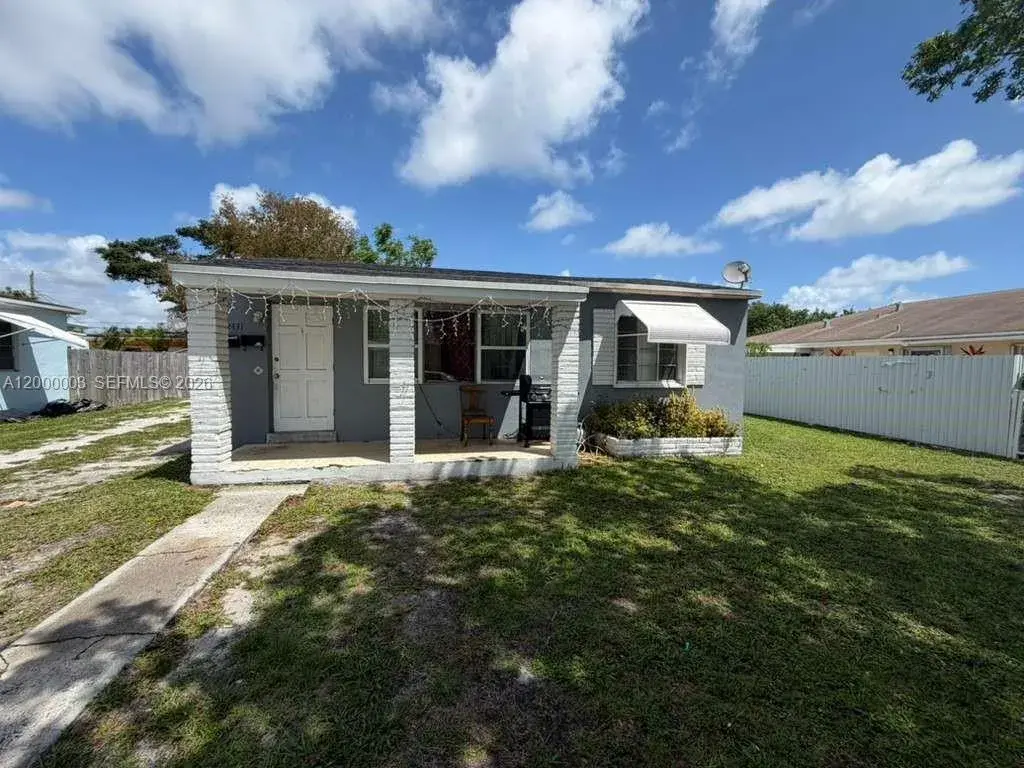 2431 Plunkett St, Hollywood FL 33020