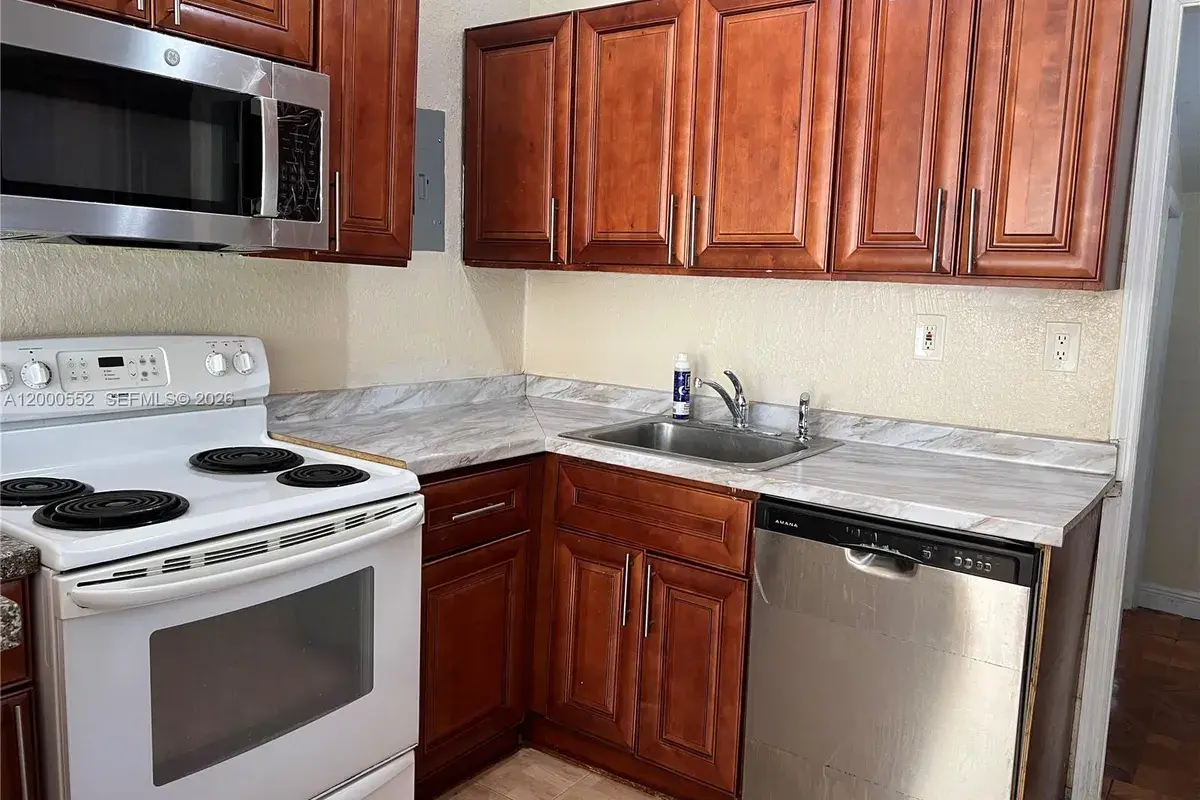 931 NW 34th Way, Lauderhill FL 33311