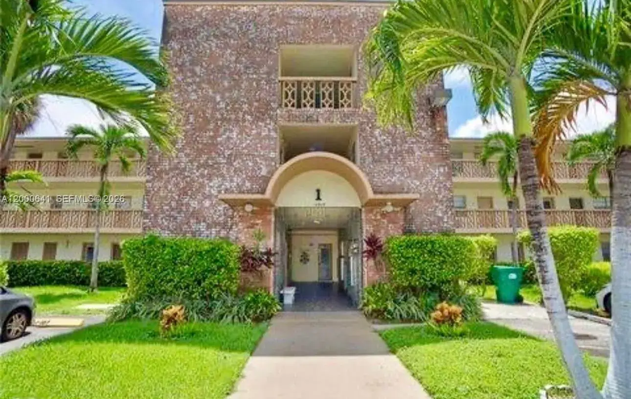 1 bedroom 1 bath Residential for sale at 16900 NE 14 # 109, Miami FL 33162