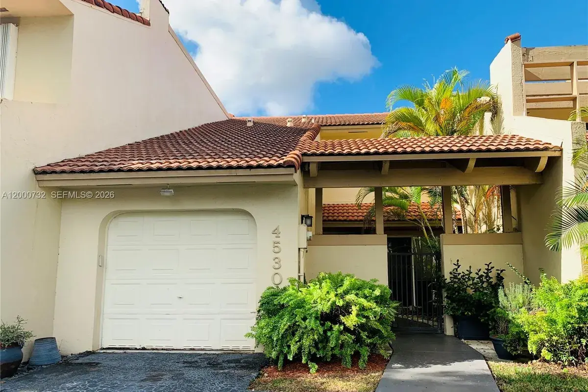 4530 NW 102nd Ct, Doral FL 33178