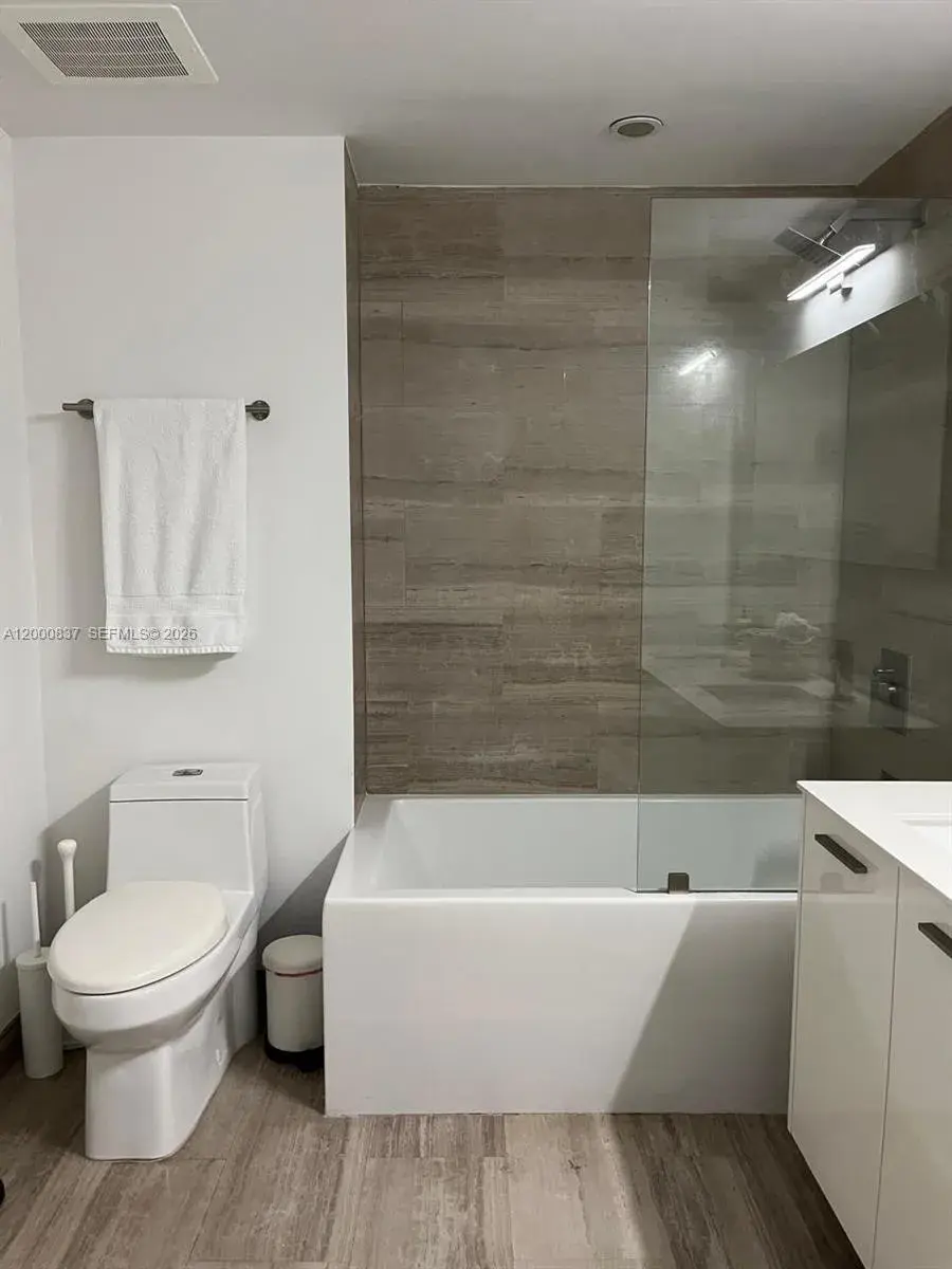 1300 Brickell Bay Dr # 2307, Miami FL 33131