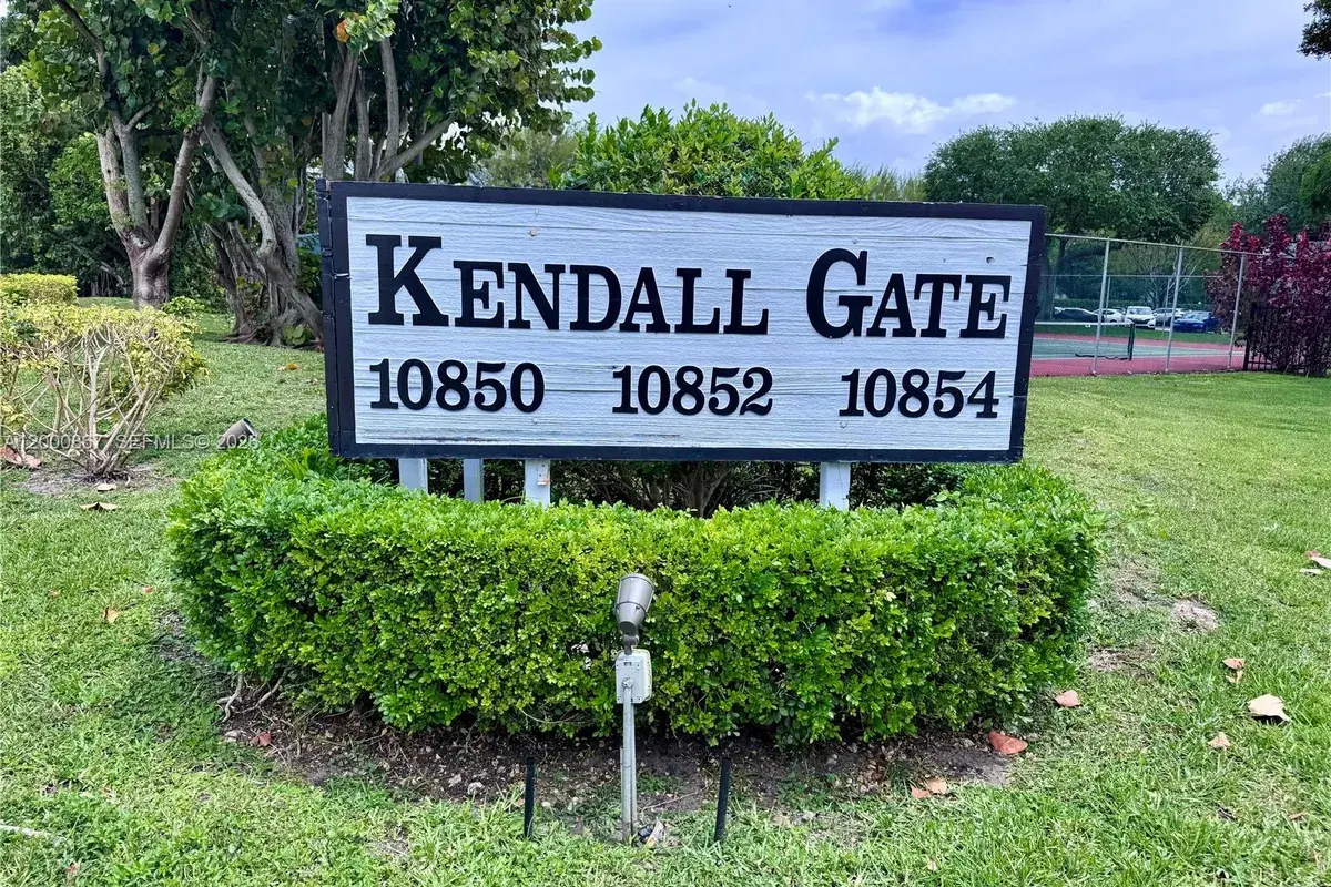 10850 N Kendall Dr # 414, Miami FL 33176