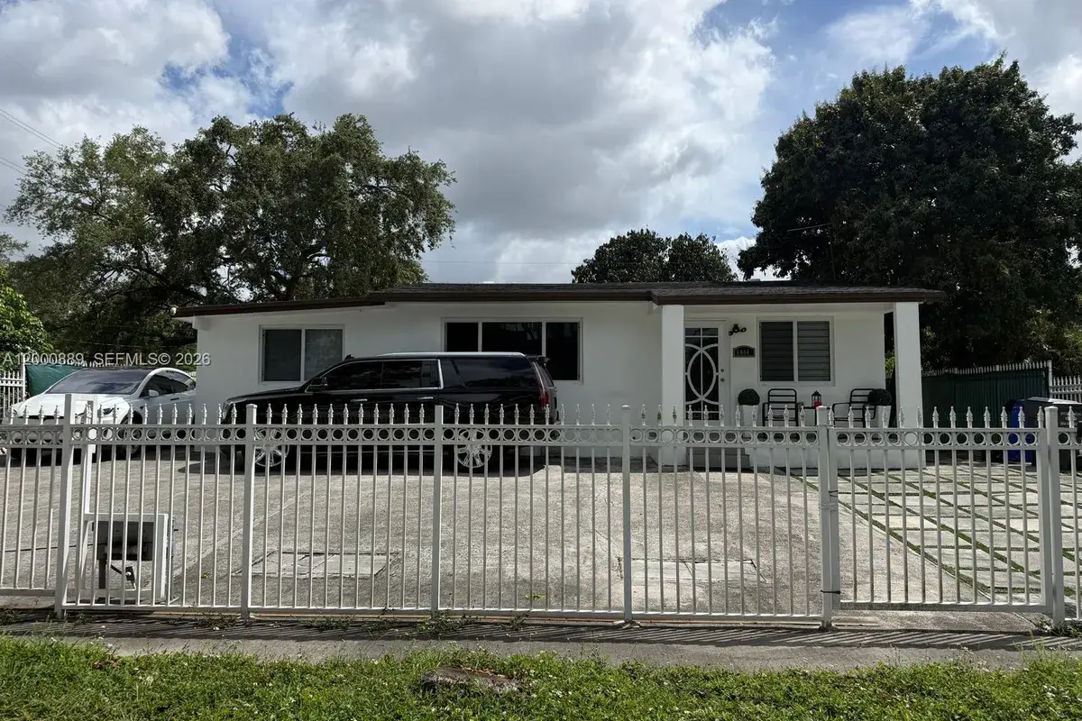 6404 Meade St, Hollywood FL 33024
