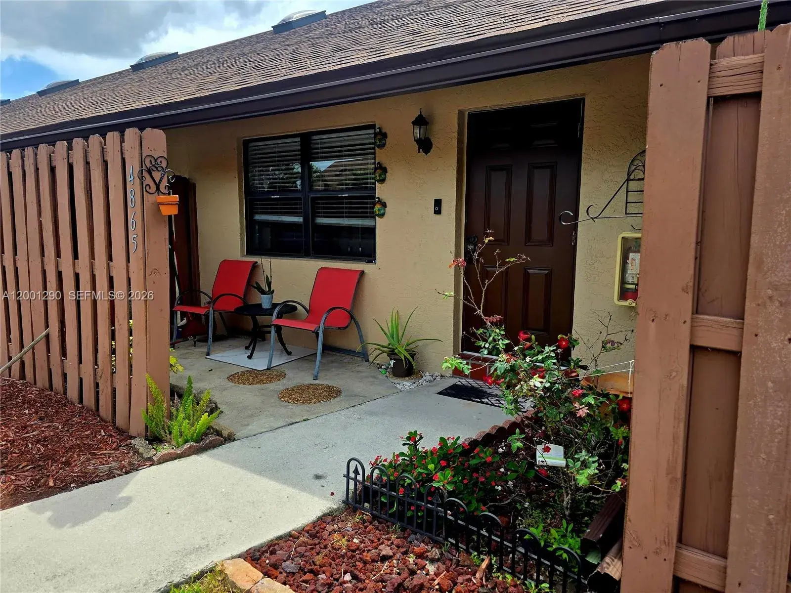 2 bedroom 2 bath Residential for sale at 4865 SW 64th Way, Davie FL 33314