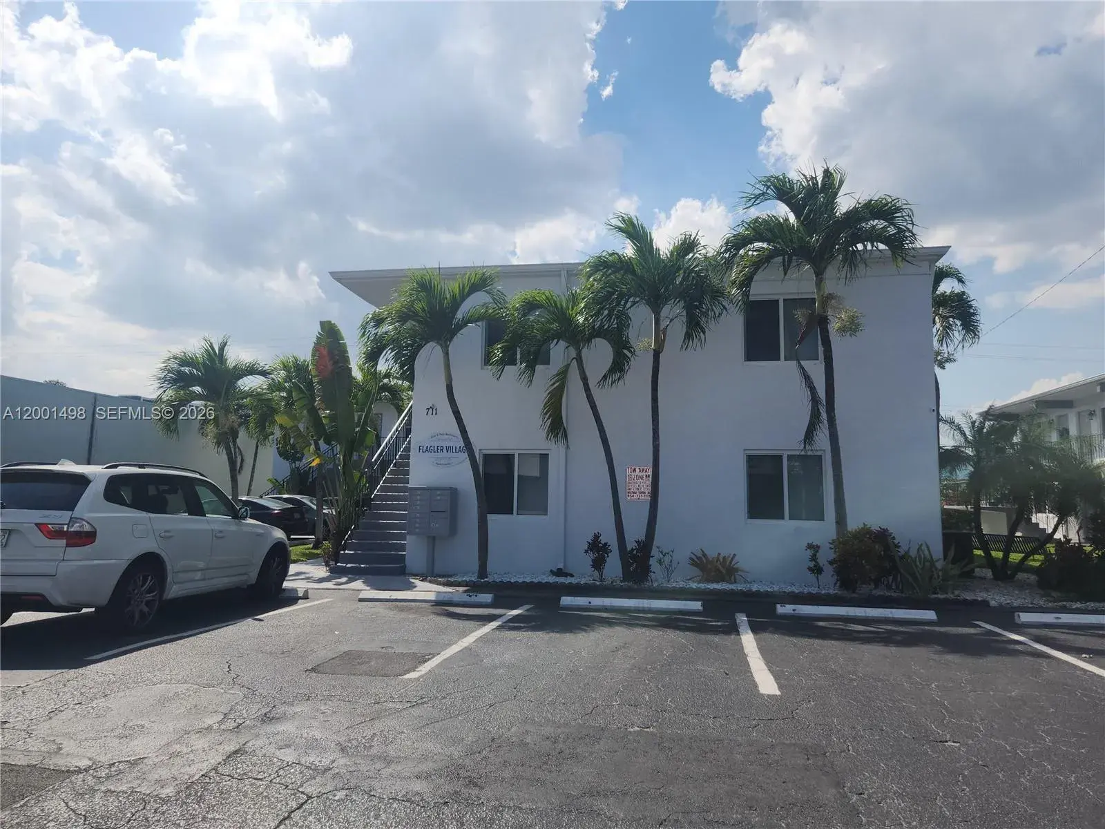 2 bedroom 1 bath Residential Lease for rent at 711 NE 2nd Ave # 102, Fort Lauderdale FL 33304