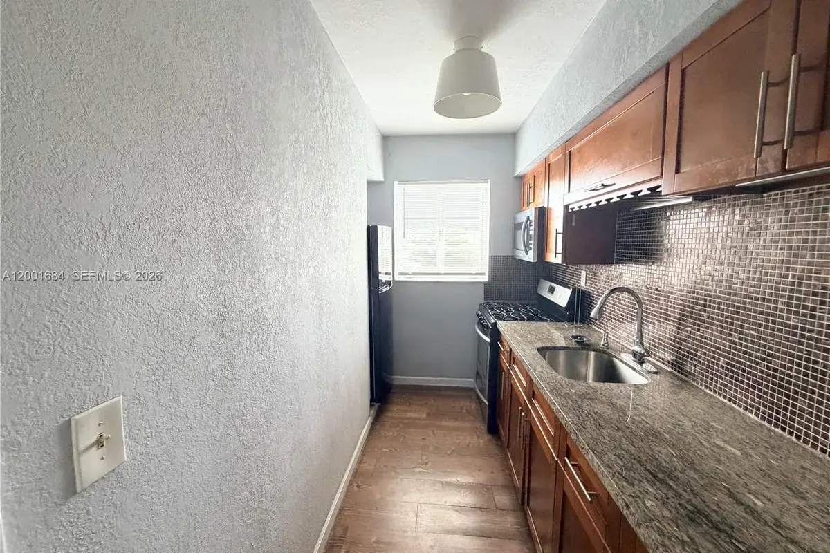 620 84th St # 25, Miami Beach FL 33141
