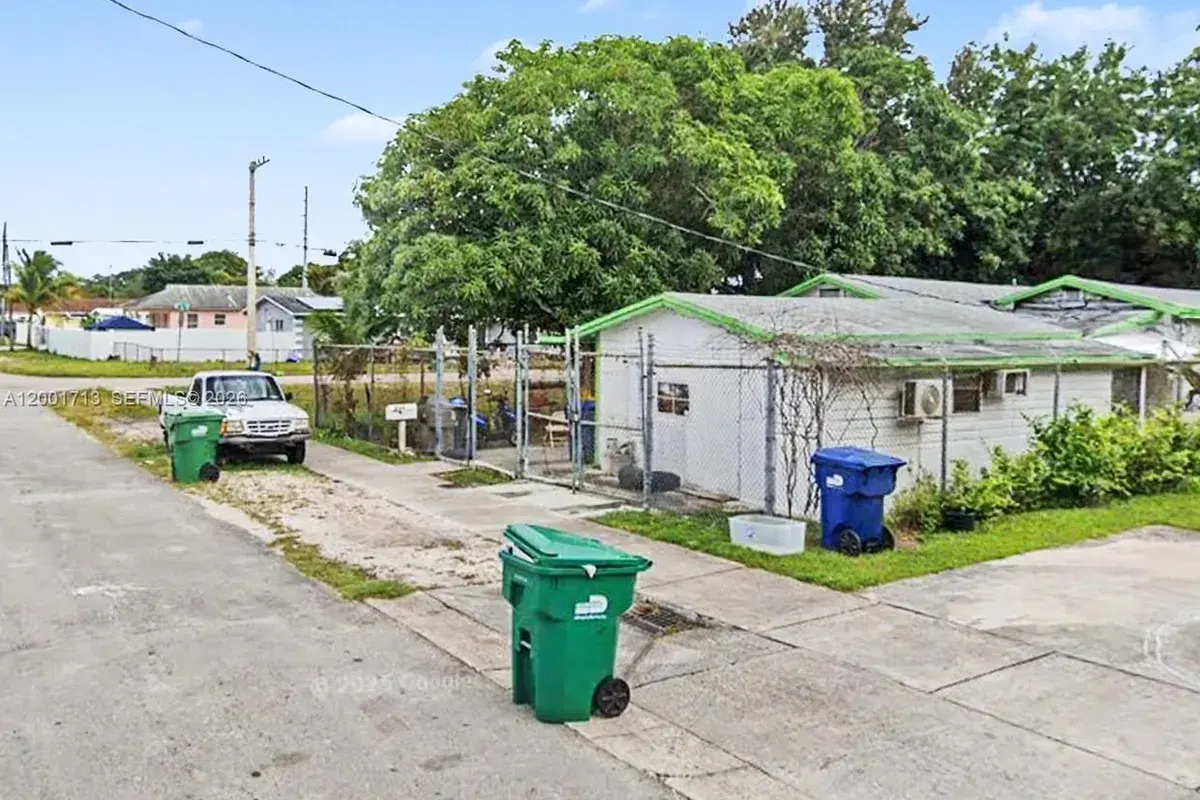 2106 NW 70th St, Miami FL 33147