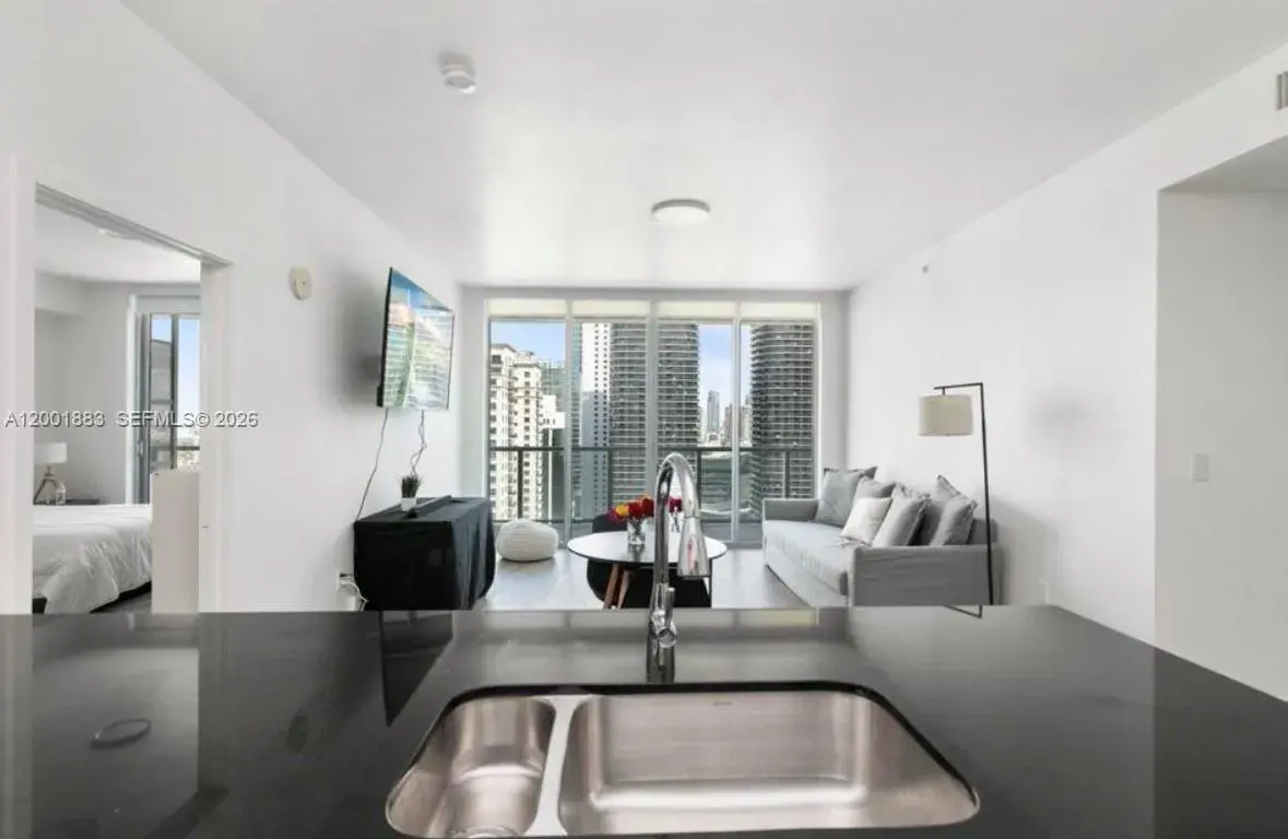 2 bedroom 2 bath Residential Lease for rent at 1111 SW 1st Ave, Miami FL 33130