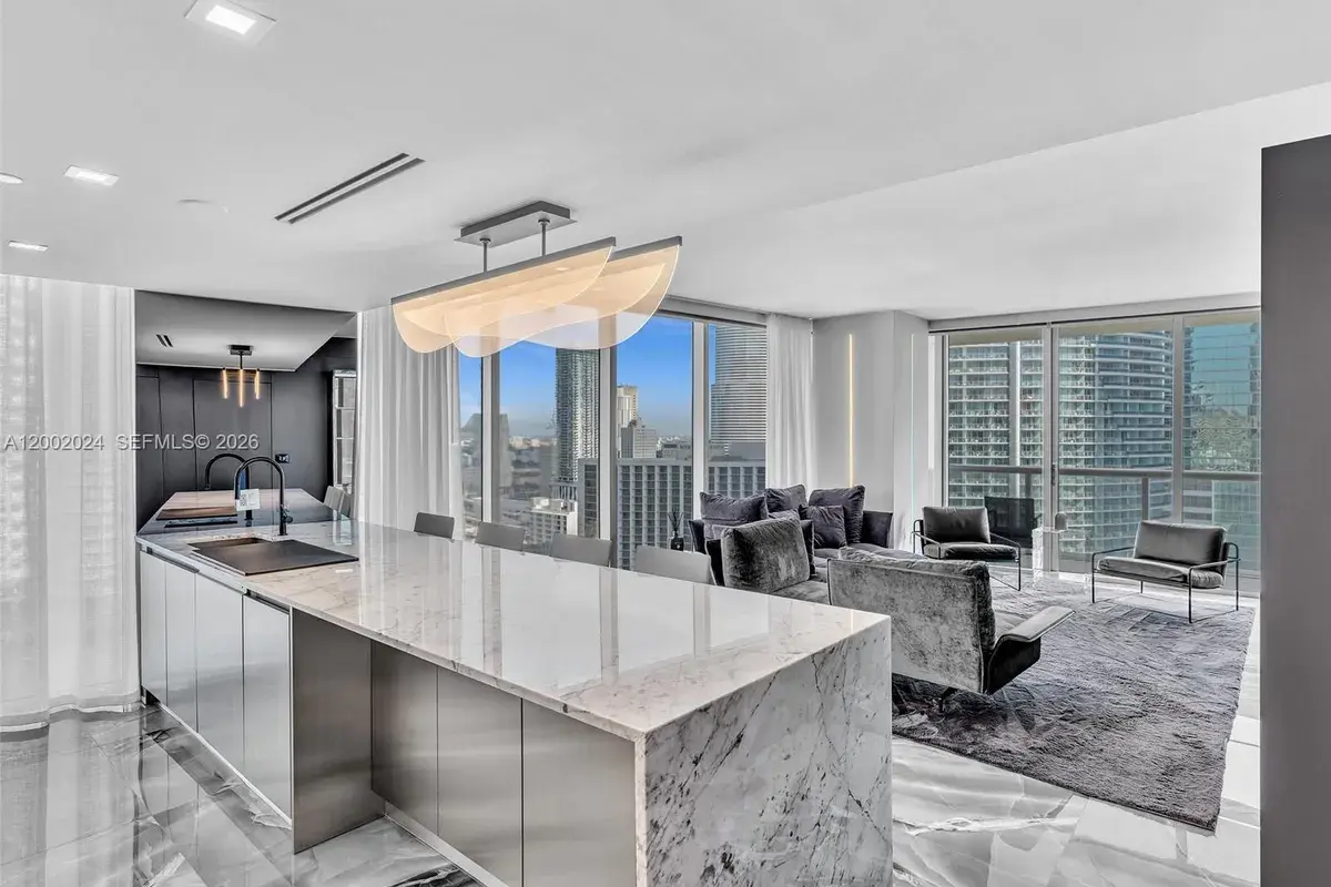 475 Brickell Ave # 2715, Miami FL 33131