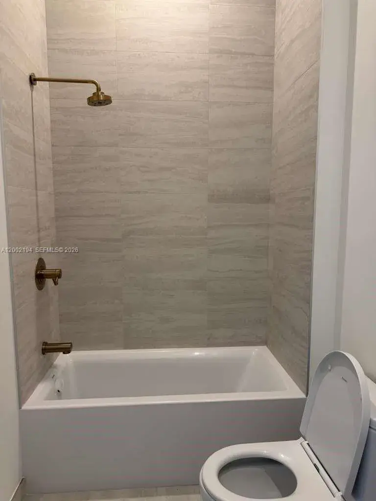 77 SE 5th street # 1011, Miami FL 33131