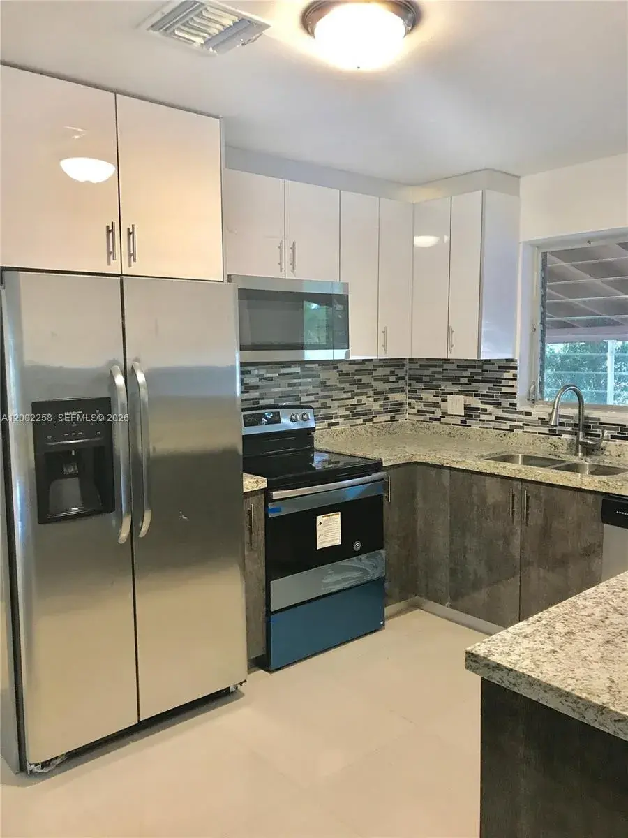 3700 Taft St, Hollywood FL 33021