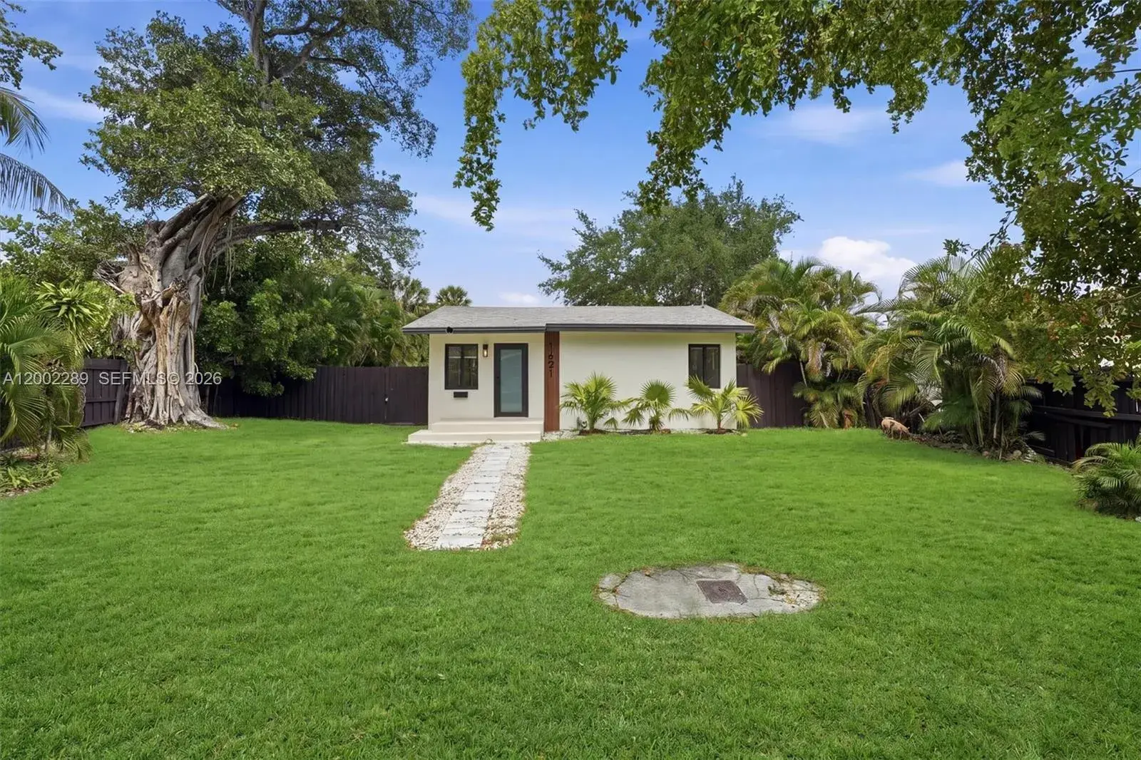 2 bedroom 1 bath Residential for sale at 1621 SW 11th Ct, Fort Lauderdale FL 33312
