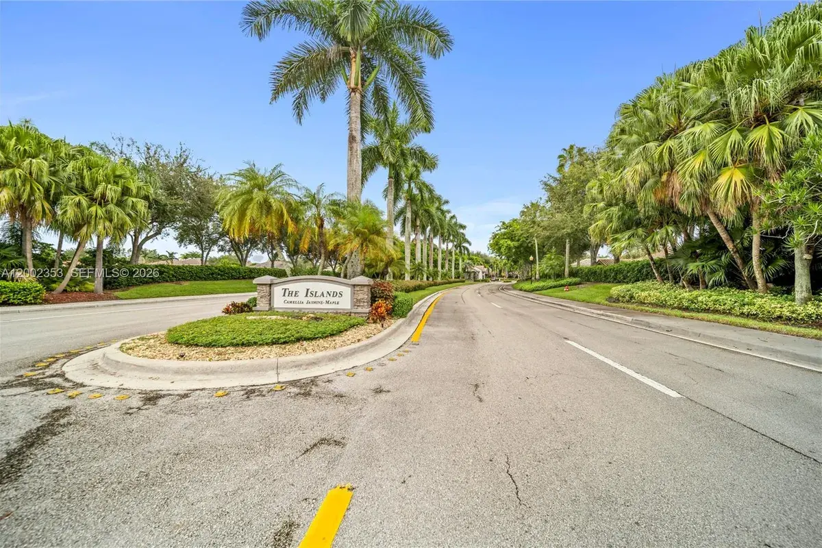 1115 Camellia Cir, Weston FL 33326