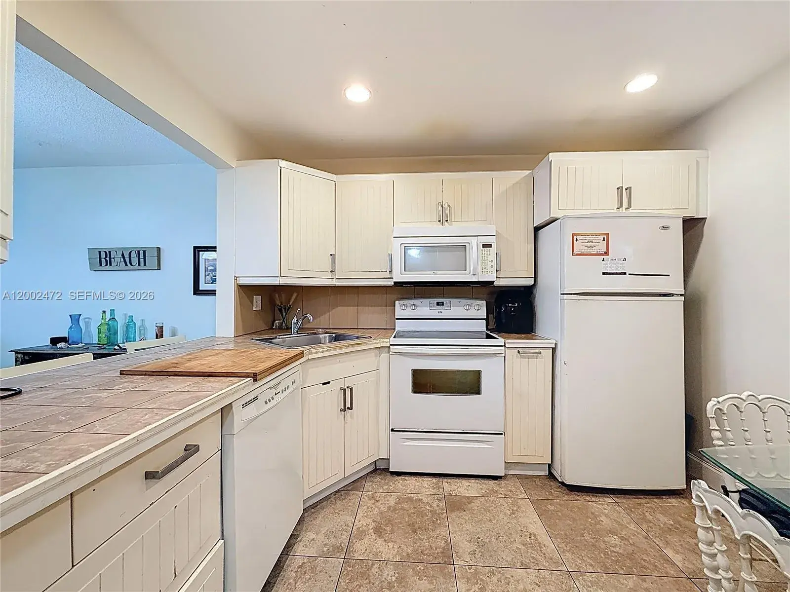1 bedroom 1 bath Residential Lease for rent at 410 SE 2nd St # 115, Hallandale Beach FL 33009