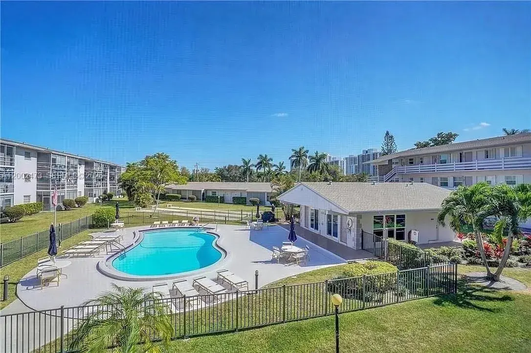 1 bedroom 1 bath Residential Lease for rent at 700 Layne Blvd # 115, Hallandale Beach FL 33009