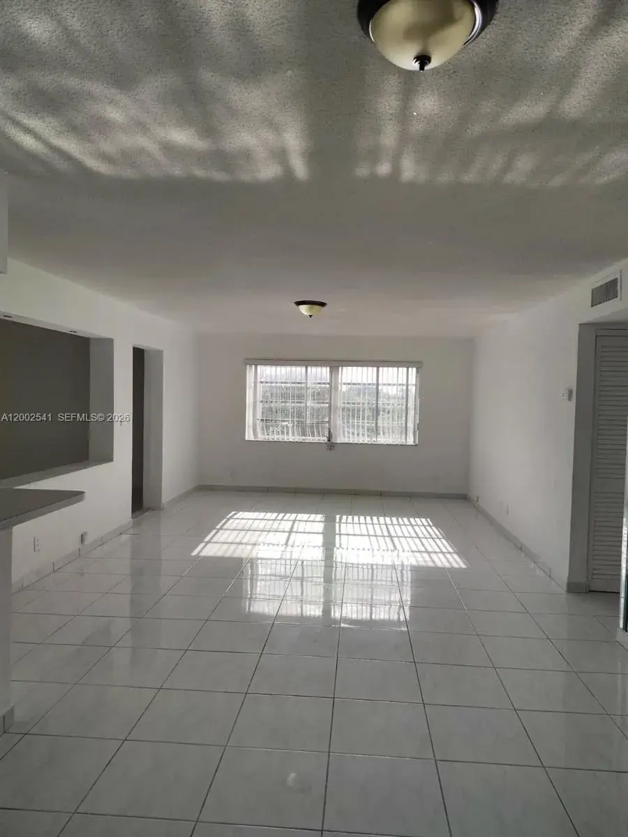2 bedroom 2 bath Residential Lease for rent at 200 NE 12th Ave # 1C, Hallandale Beach FL 33009