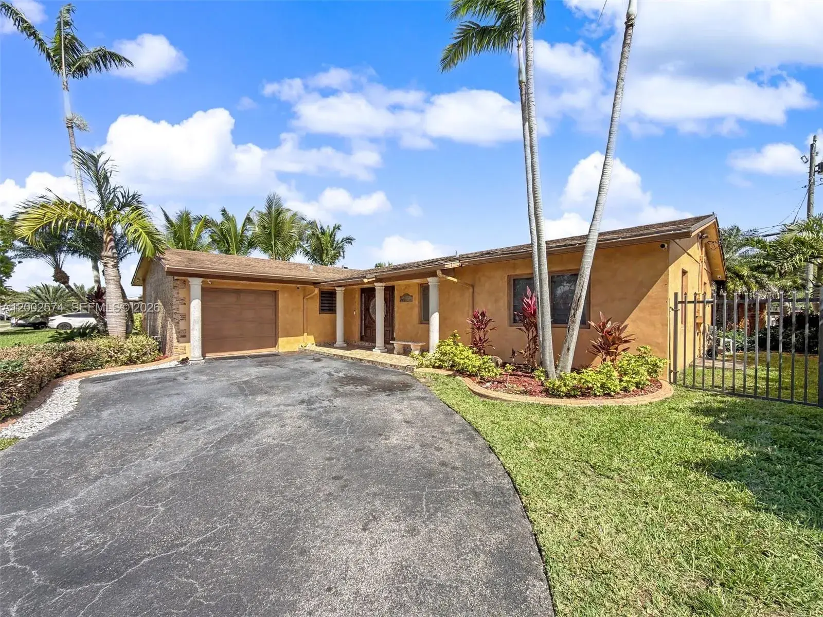 9837 SW 194th St, Cutler Bay FL 33157