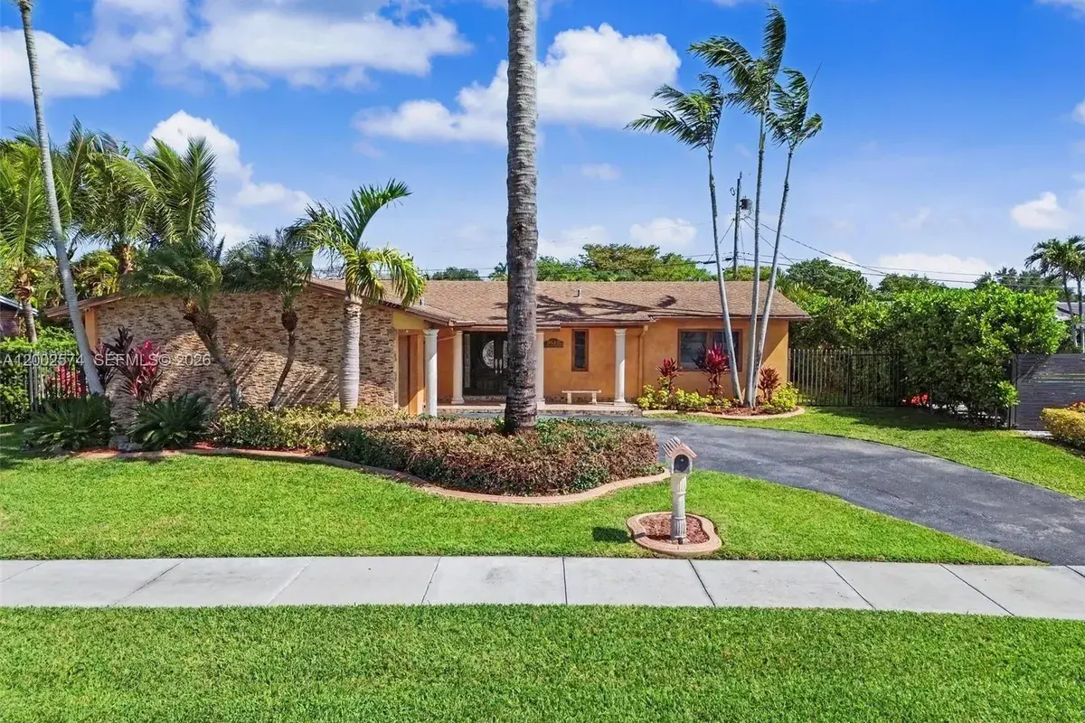 9837 SW 194th St, Cutler Bay FL 33157