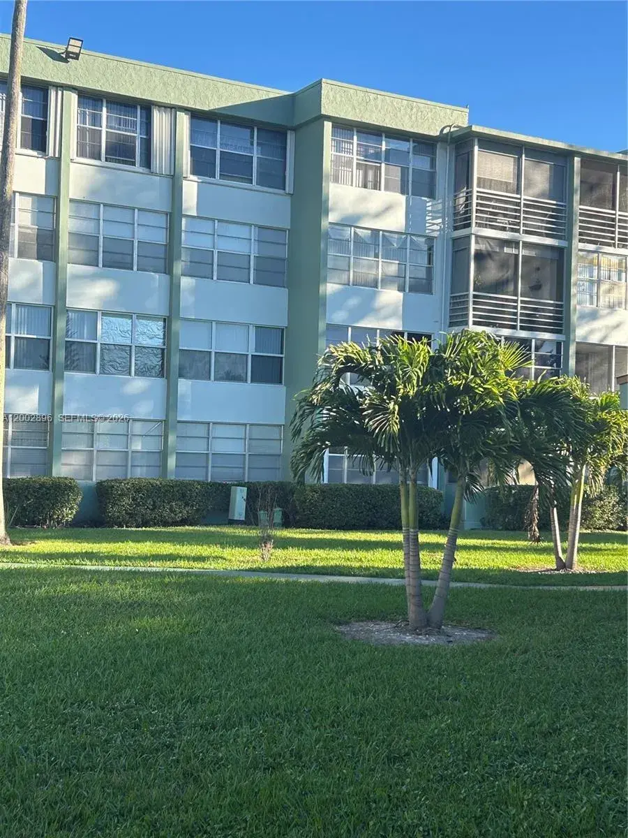 2 bedroom 2 bath Residential Lease for rent at 2731 Taft St # 110, Hollywood FL 33020