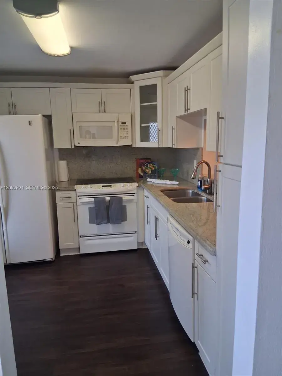 2 bedroom 2 bath Residential Lease for rent at 301 NE 14th Ave # 202, Hallandale Beach FL 33009
