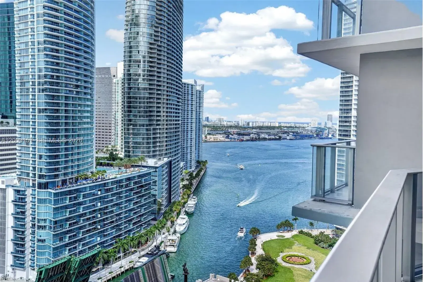 1 bedroom 1 bath Residential Lease for rent at 77 SE 5th St # 2705, Miami FL 33131