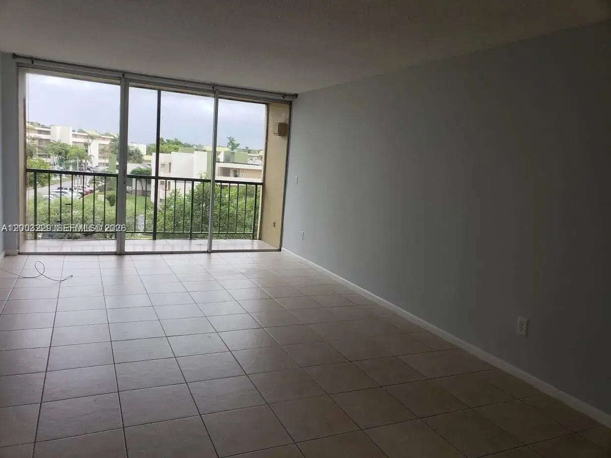 1 bedroom 1 bath Residential for sale at 8840 Fontainebleau Blvd # 402, Miami FL 33172