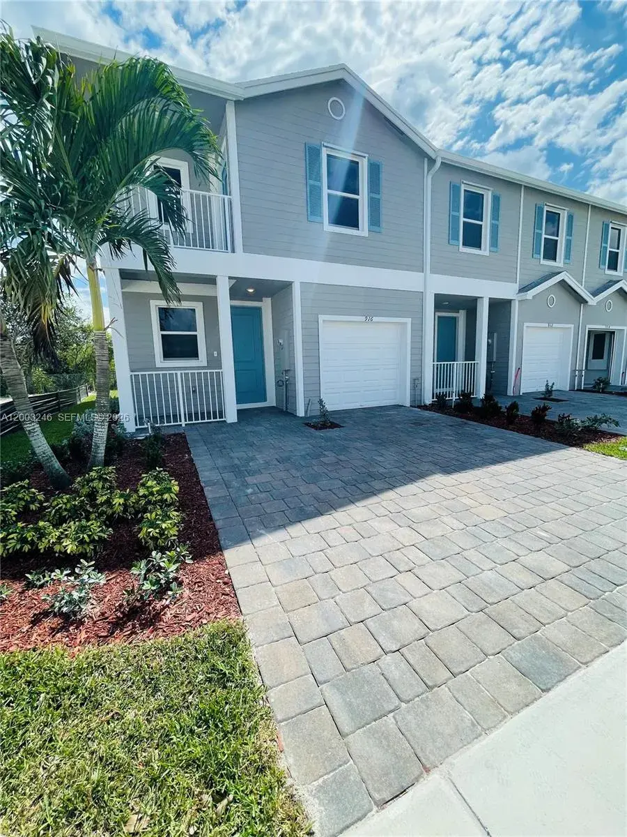 3 bedroom 2 bath Residential for sale at 916 SE 19th St # 916, Homestead FL 33034