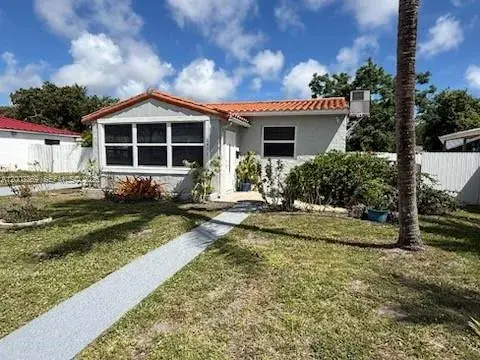 3 bedroom 1 bath Residential for sale at 2471 Dewey St, Hollywood FL 33020