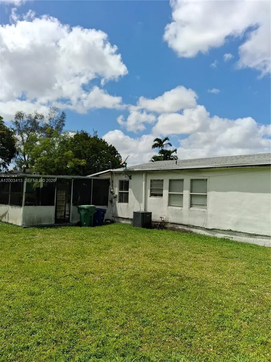 1438 NW 99th St, Miami FL 33147