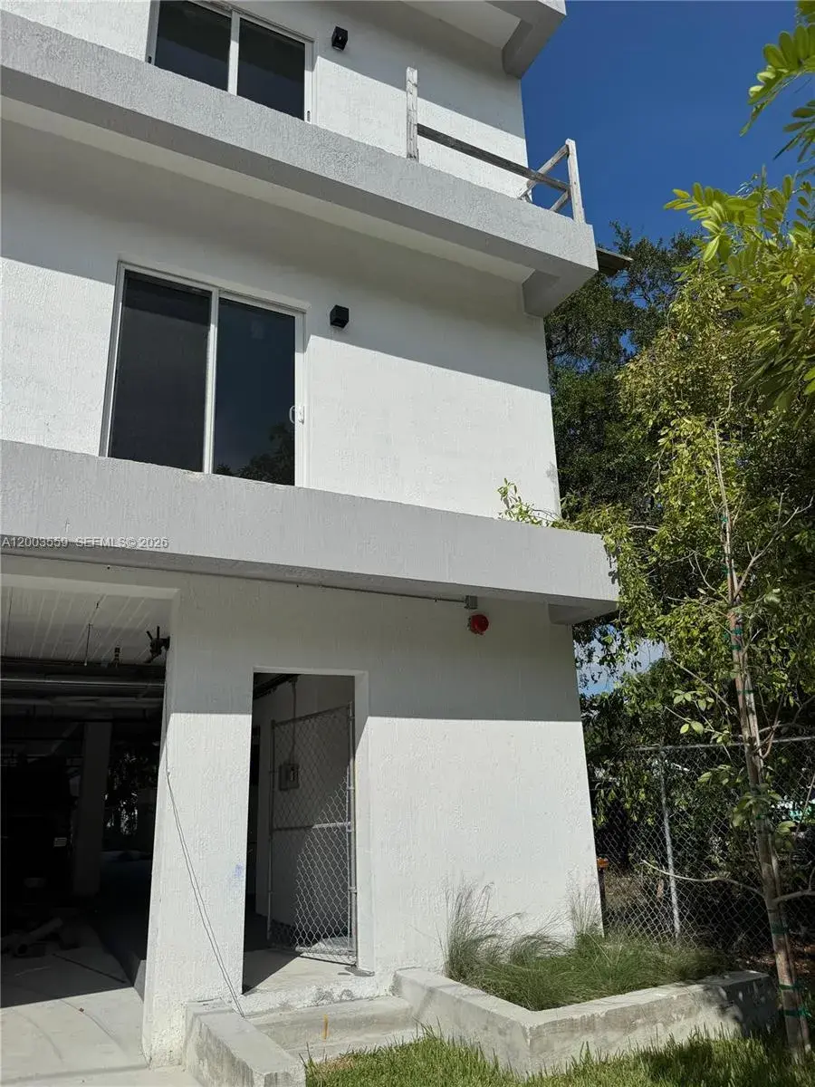 147 NW 59th St # 204, Miami FL 33127