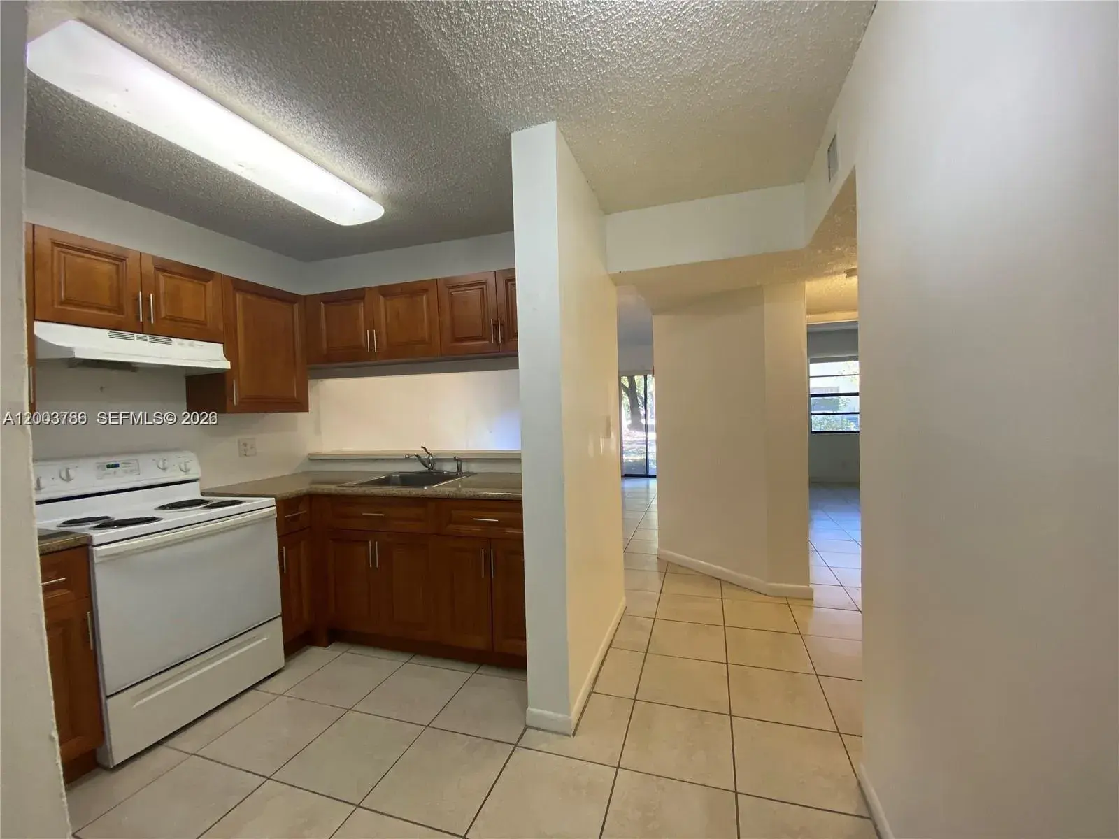 2 bedroom 1 bath Residential Lease for rent at 4033 Lakeside Dr # 4033, Tamarac FL 33319