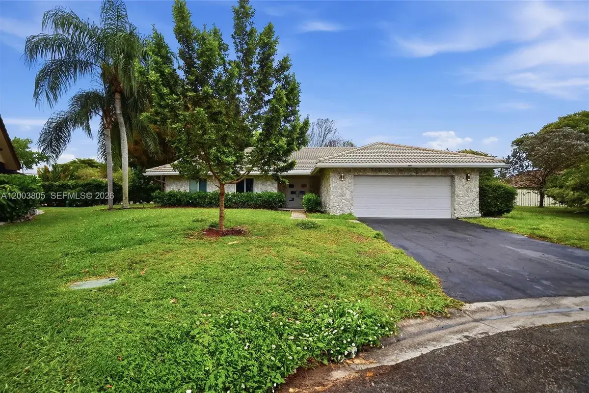 5036 NW 66th Ln, Coral Springs FL 33067