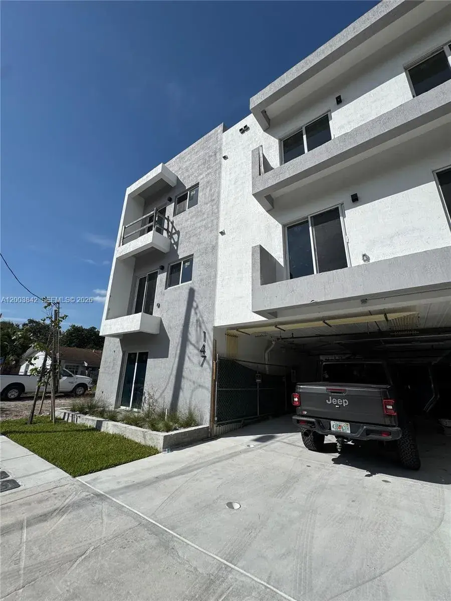 147 NW 59th St # 206, Miami FL 33127