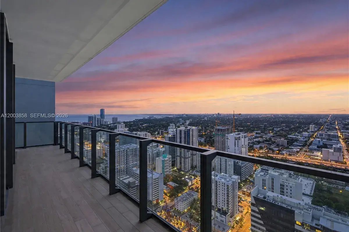 88 SW 7th St # 3710, Miami FL 33130