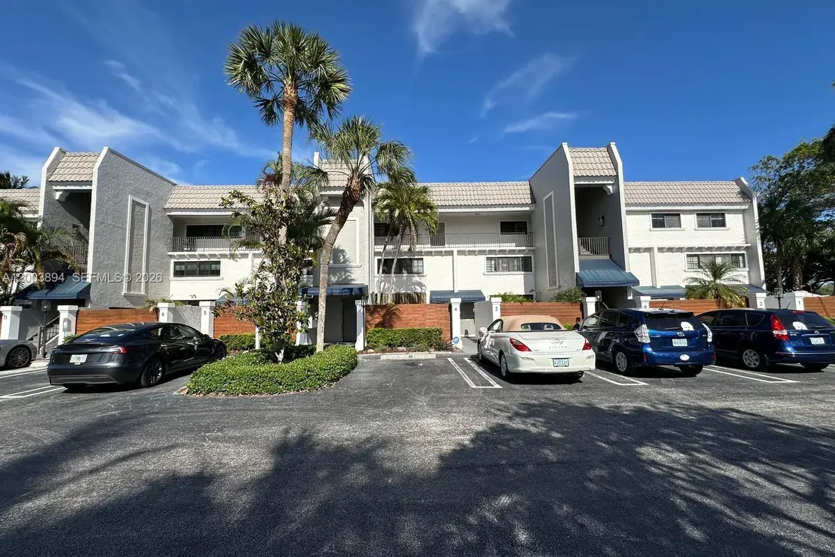 801 Palm Trl # 10, Delray Beach FL 33483