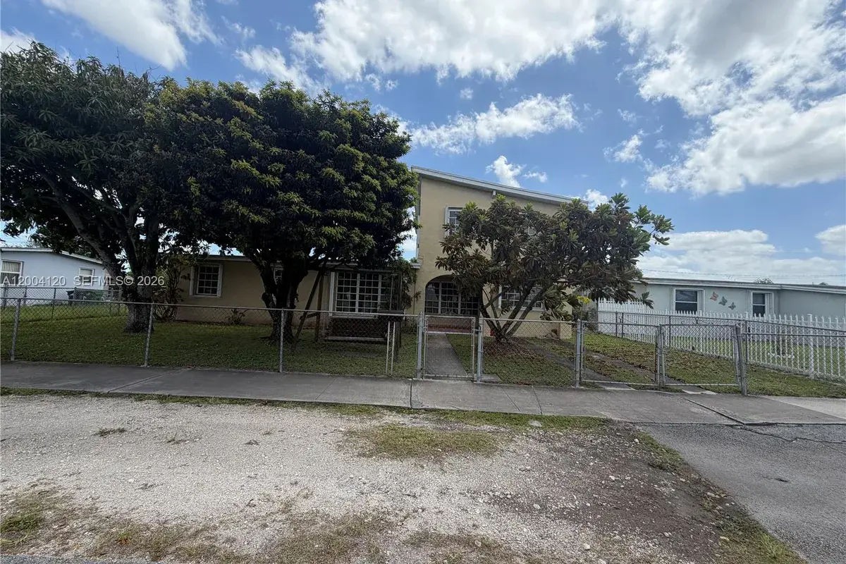 10910 SW 40th St, Miami FL 33165