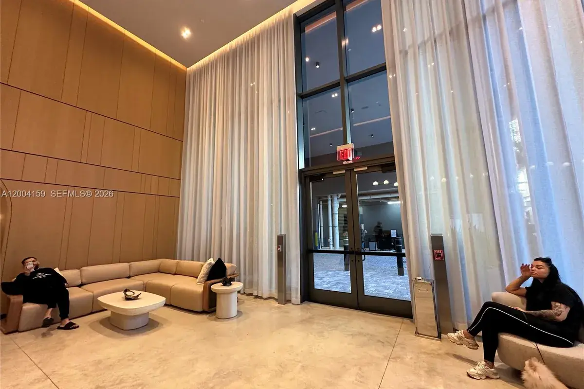 121 NE 5 # 2712, Miami FL 33132