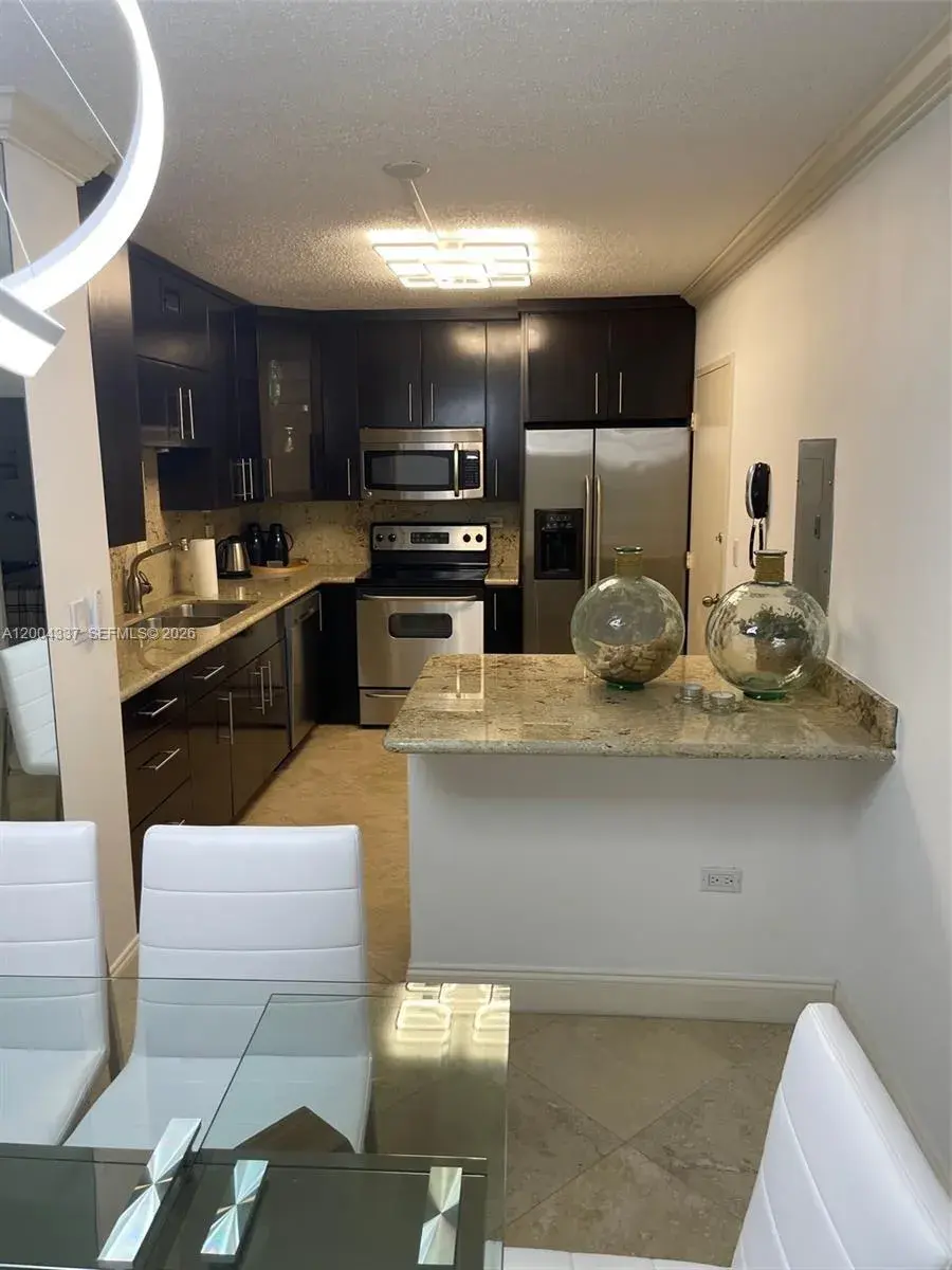 2 bedroom 2 bath for sale at 5555 Collins Ave # 7Z, Miami Beach FL 33140