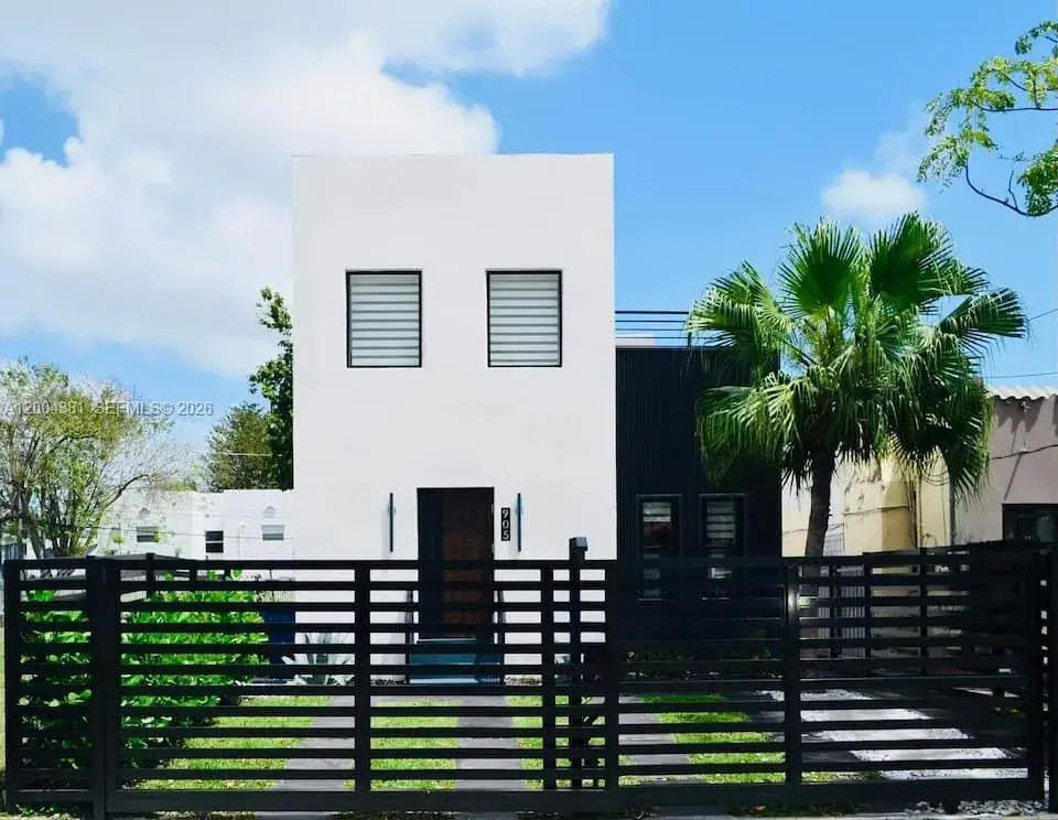 3 bedroom 1 bath Residential Lease for rent at 905 SW 13th Ct # 905, Miami FL 33135