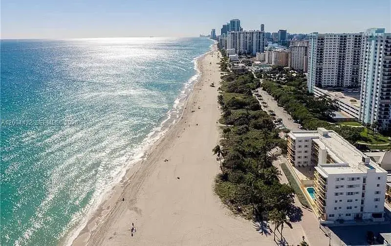 2 bedroom 2 bath Residential for sale at 901 S Surf Rd # 407, Hollywood FL 33019