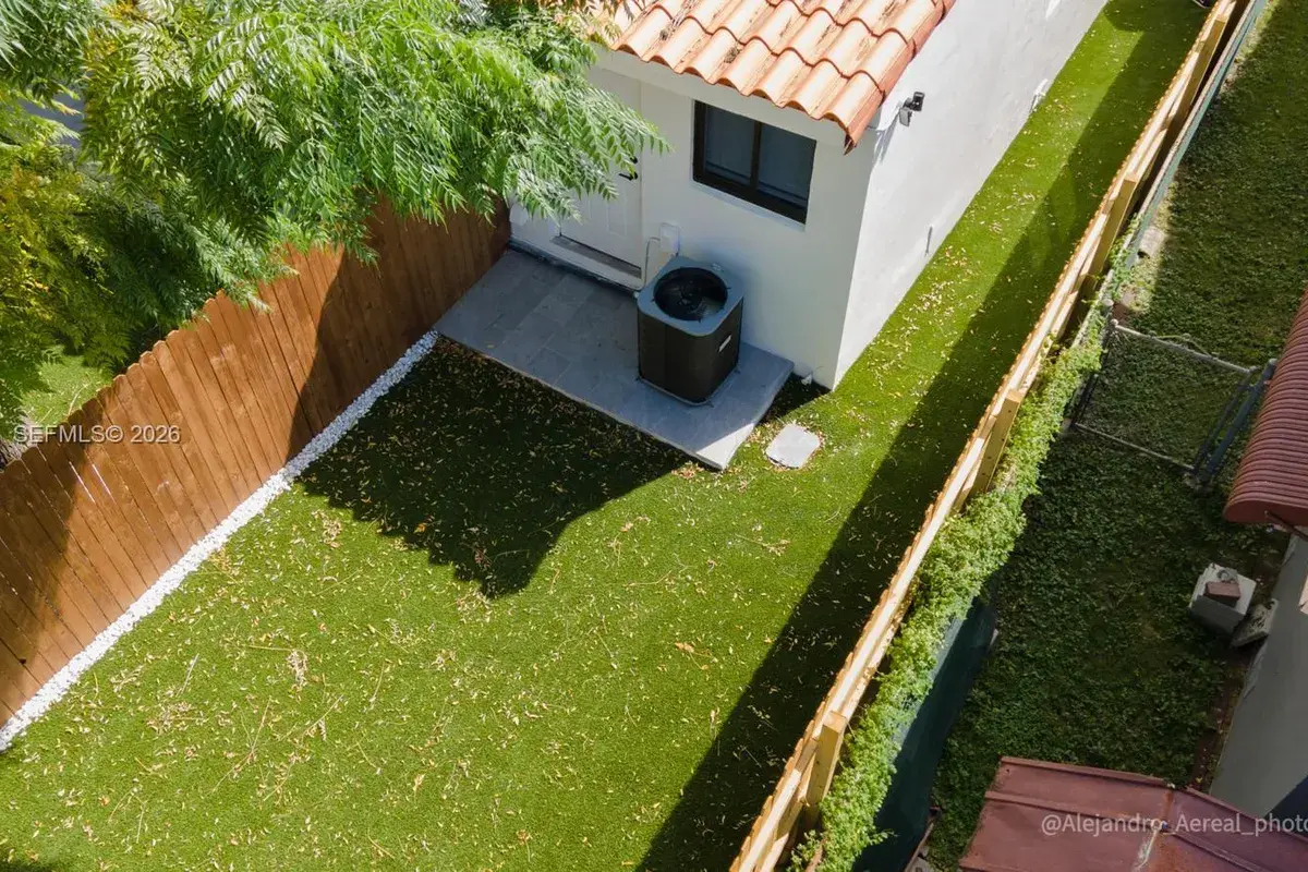 3045 SW 21st St, Miami FL 33145